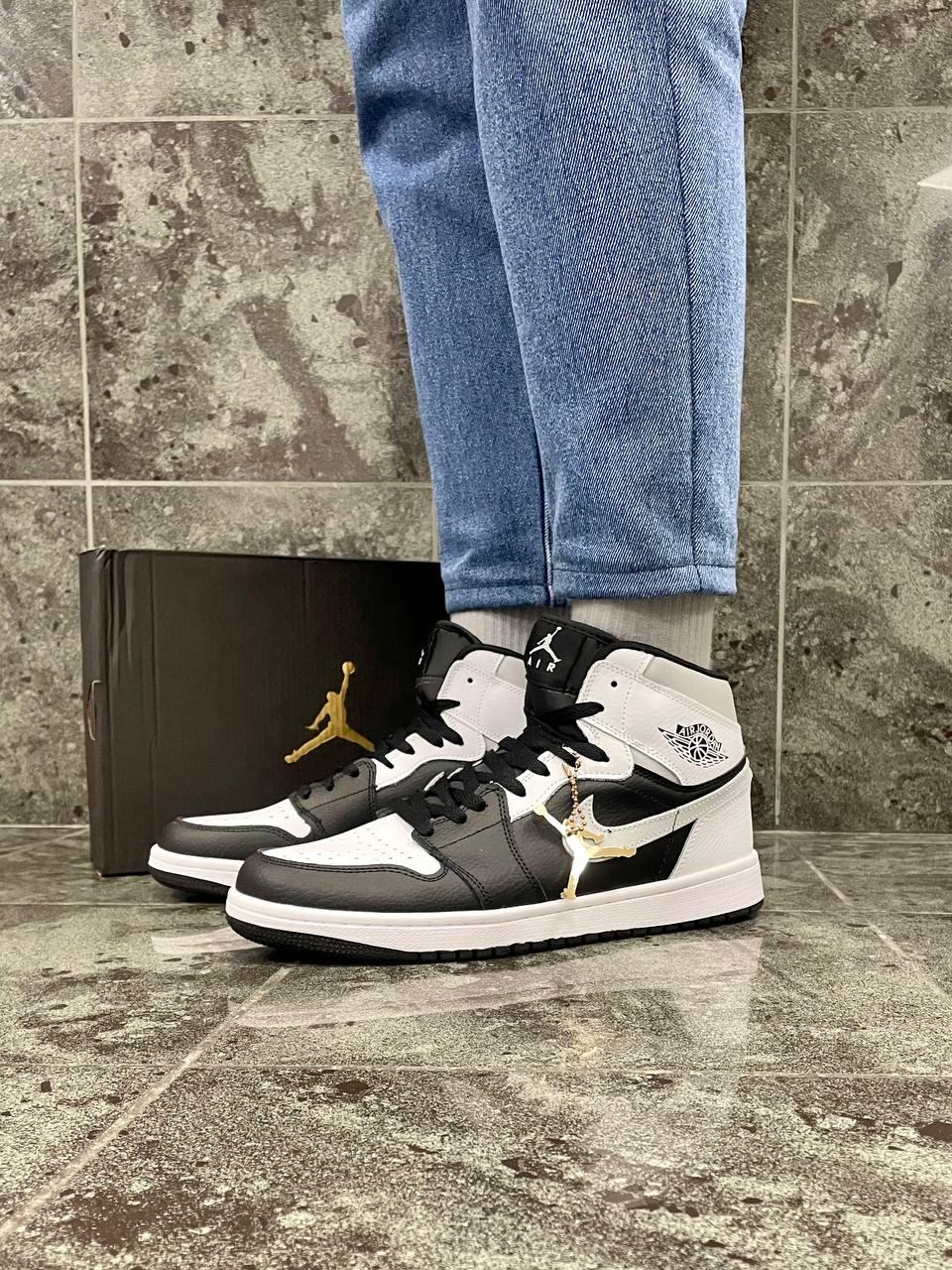 Чоловічі кросівки Nike Air Jordan 1 (чорно-білі) високі демісезонні кроси A2245-4 top, фото 1