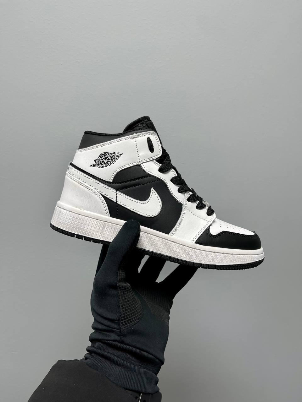 Nike air jordan 1 mid best sale tuxedo