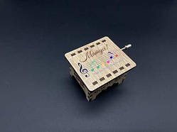 Дерев'яна скринька з музичним механізмом подарунок мамі на день народження "МАТУСІ" 6х5см / Дерев'яна скринька з музичним