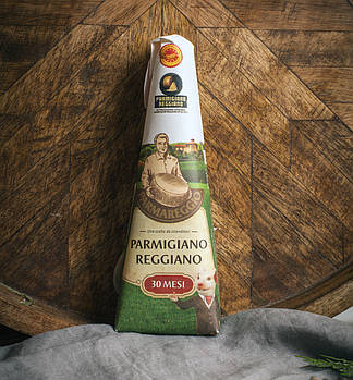Сир Parmigiano Regiano. Італія