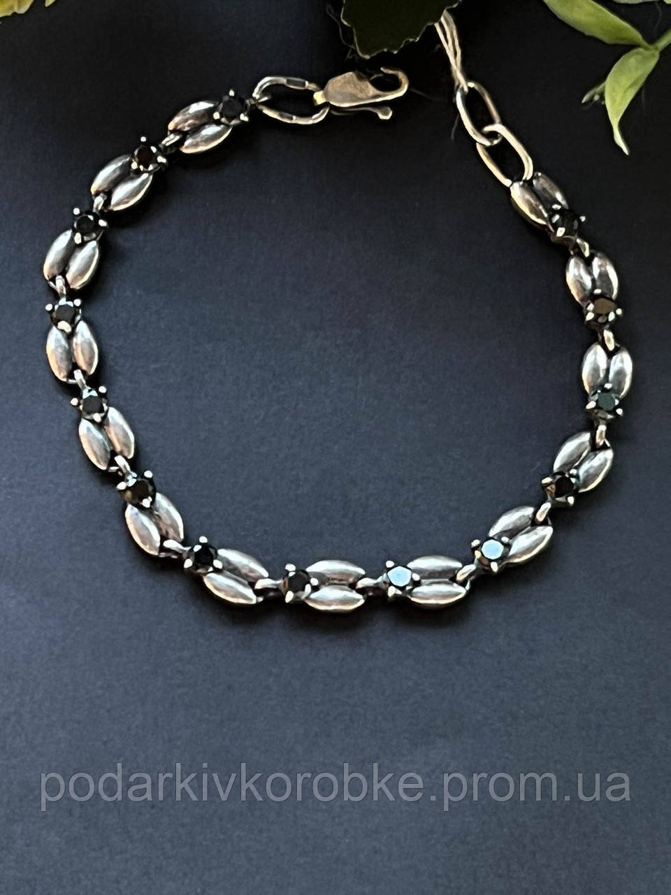 Жіночий срібний браслет з чорними каменями 18-19 см