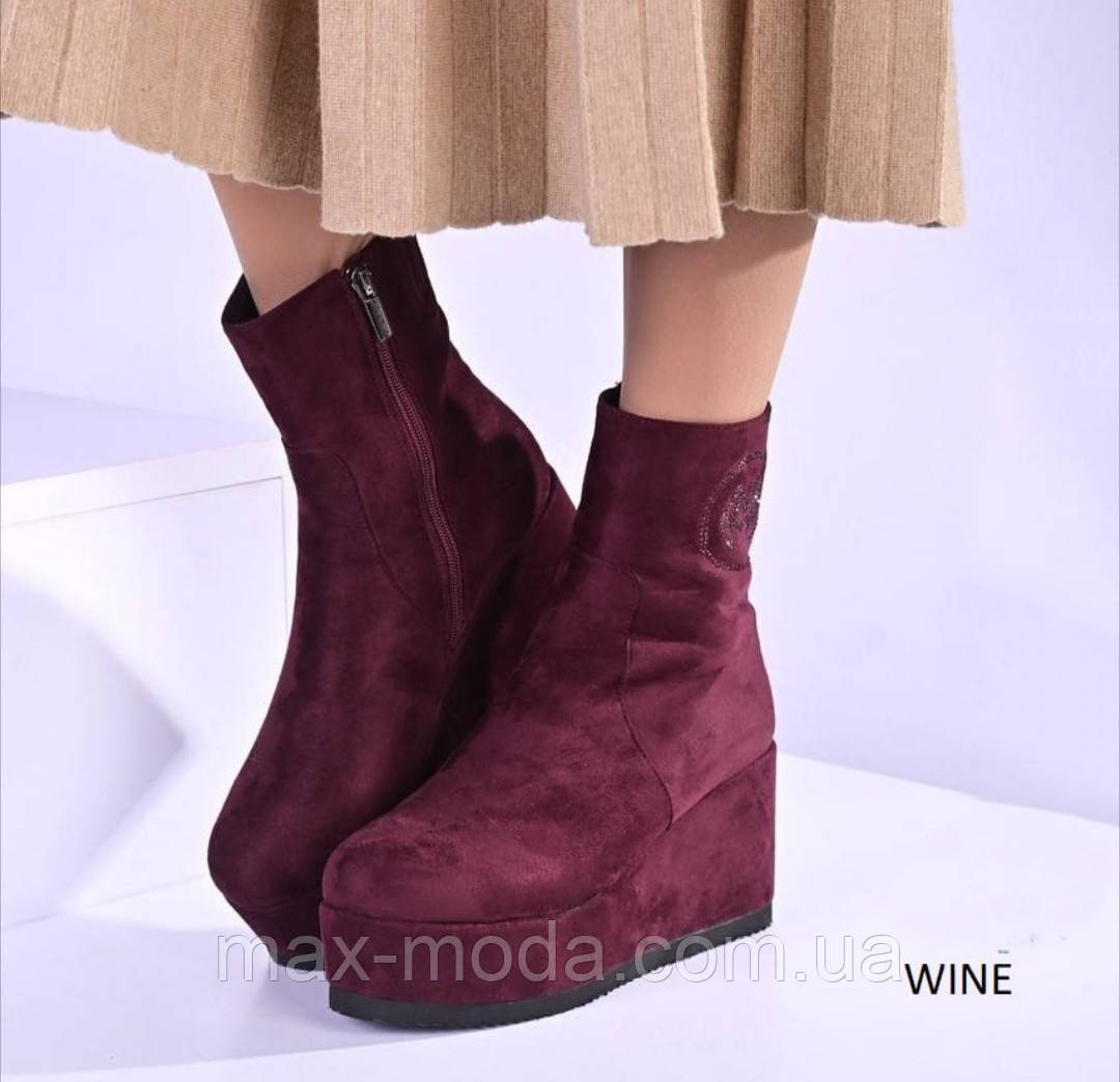 Зимові замшеві жіночі хутряні черевики на платформі бренда Lino Marano.