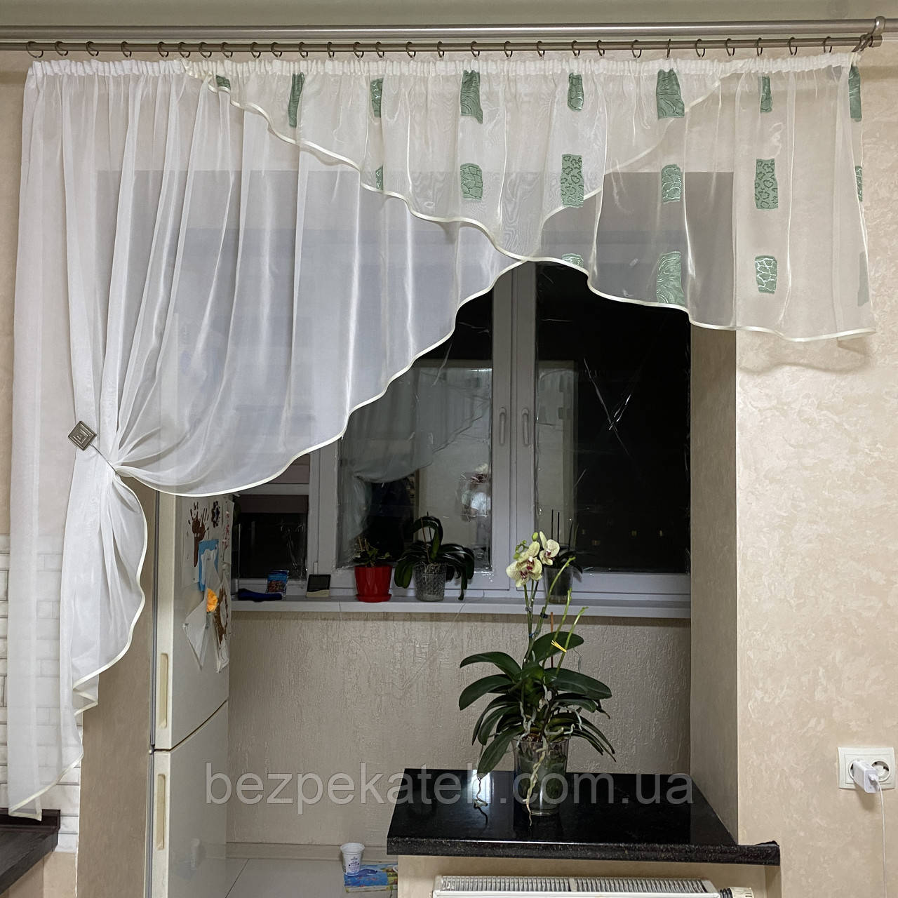 Зелена кухонна тюль. Красива тюль на кухню. Салатовий тюль у кухню. Готова тюль на кухню