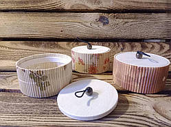 Скринька з натурального бамбука. Ручна робота. Діаметр 8 см, висота 4 см.