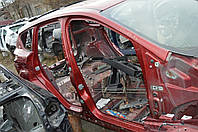 Стійка кузовна центральна права Ford Escape MK3 13-червоний колір RR (07) CJ5Z-7824300-A