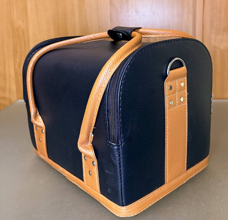Чемодан шкіряний для майстра-візажиста 2700-1b, чорний з коричневими ручками