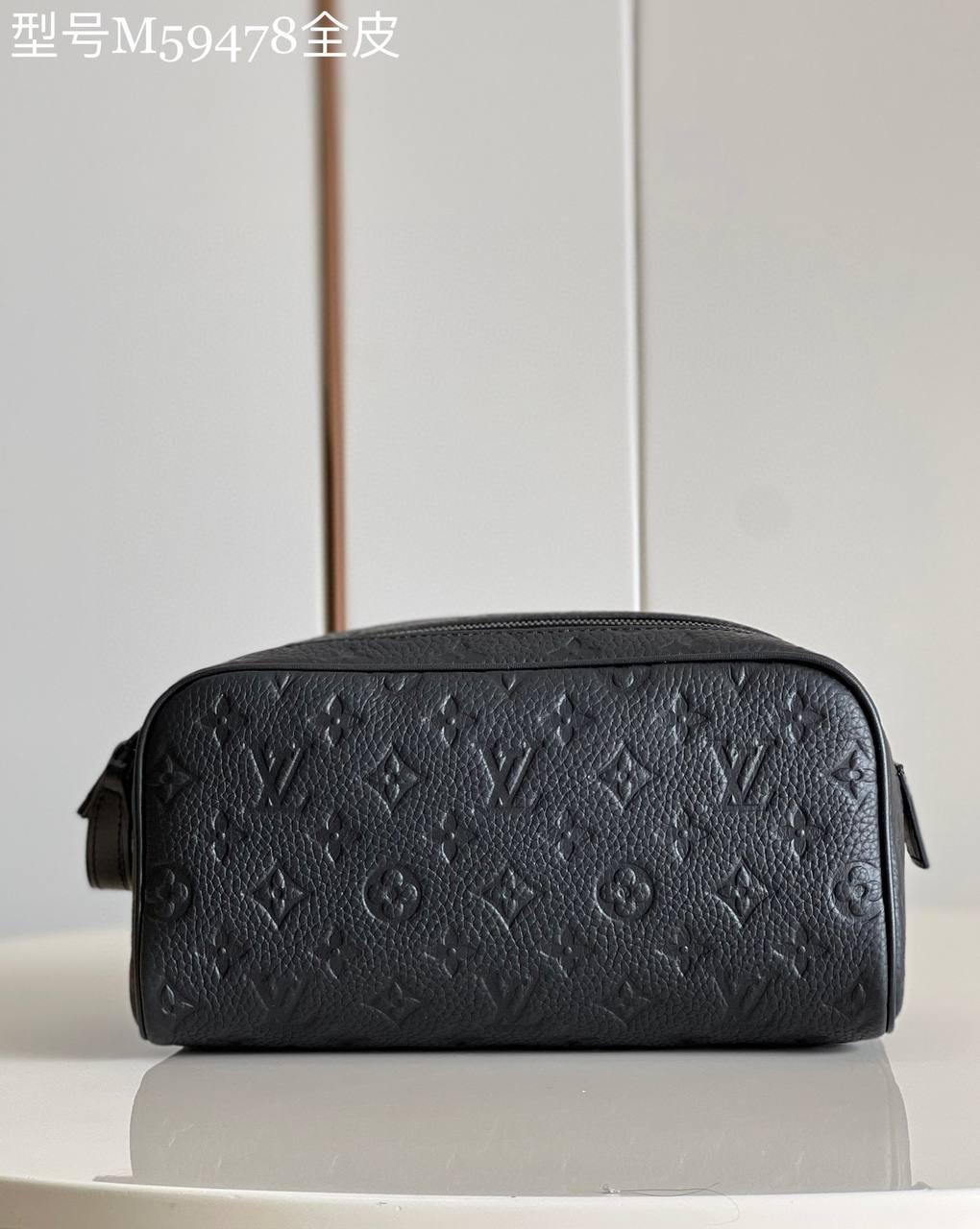 Косметичка Dopp Kit зі шкіри Taurillon Monogram