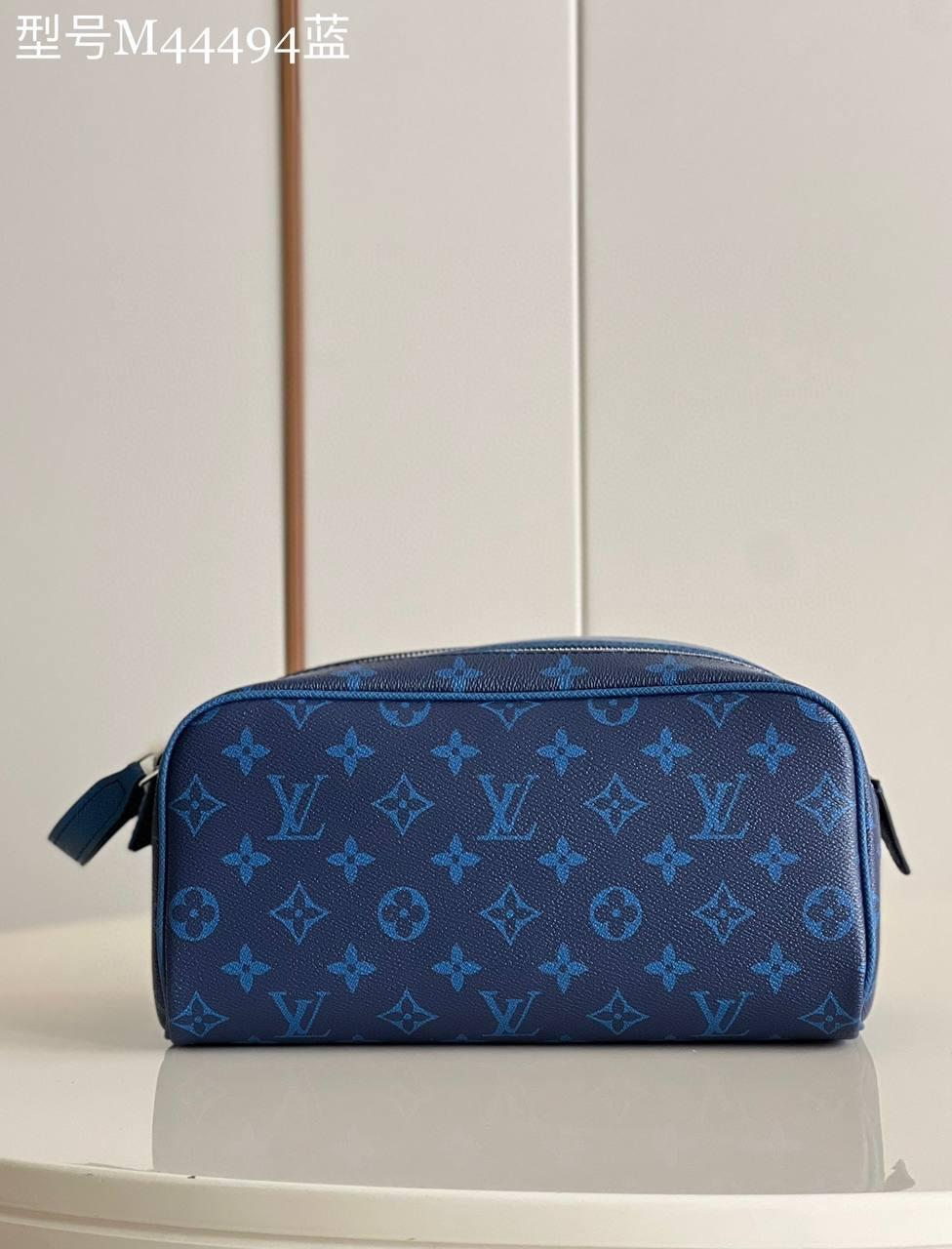 Несессер Dopp Kit Toiletry Bag Louis Vuitton