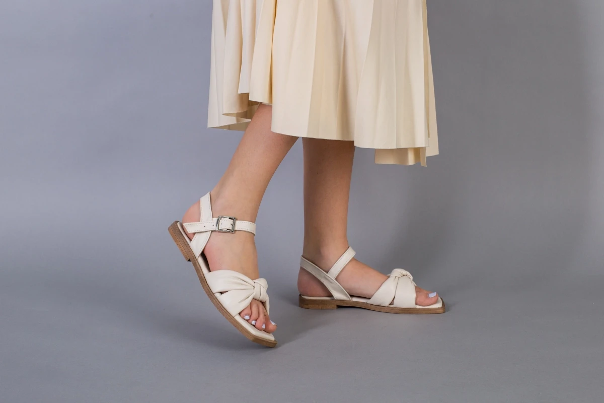 Босоніжки жіночі ShoesBand Молочні натуральні шкіряні 37 (24 см) (S55721-2)