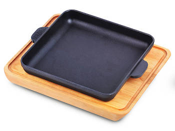 Сковорода чавунна квадратна з дощечкою 18 см Brizoll Н-181825-Д