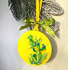 Жовта новорічна кулька ручної роботи з українським розписом "Квіткова феєрія", фото 3