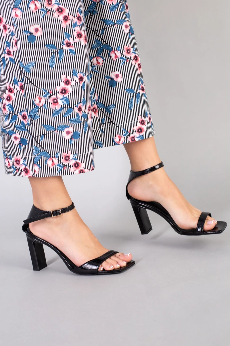 Босоніжки жіночі ShoesBand Чорні натуральні шкіряні наплак на підборах 39 (25,5 см) (S95111)