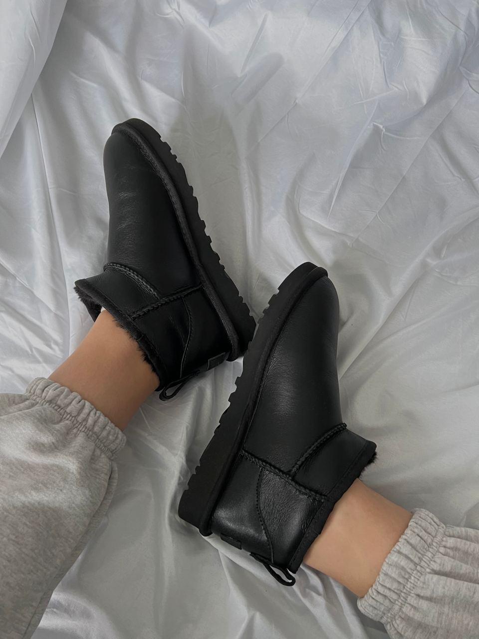 Жіночі угги UGG Ultra Mini Black Leather 07308, фото 1
