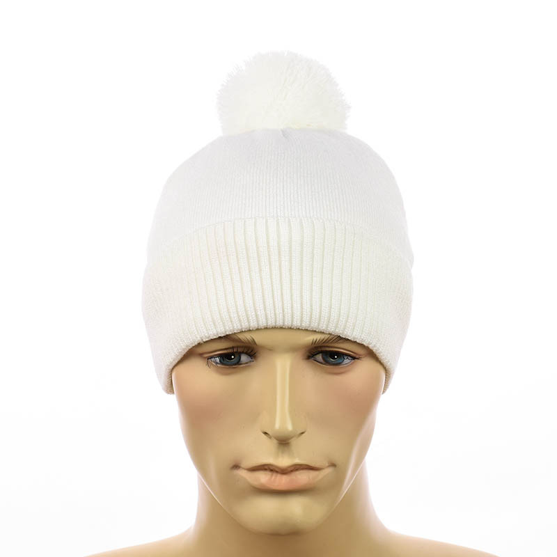 Молодіжна шапка с помпоном білий