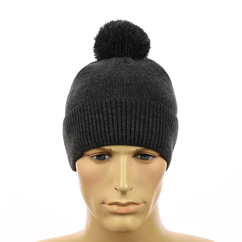 Молодіжна шапка с помпоном темно-сірий