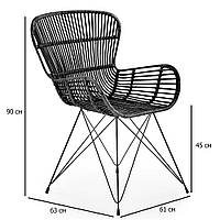 Черные стулья из натурального ротанга K-335 на черных ножках на террасу