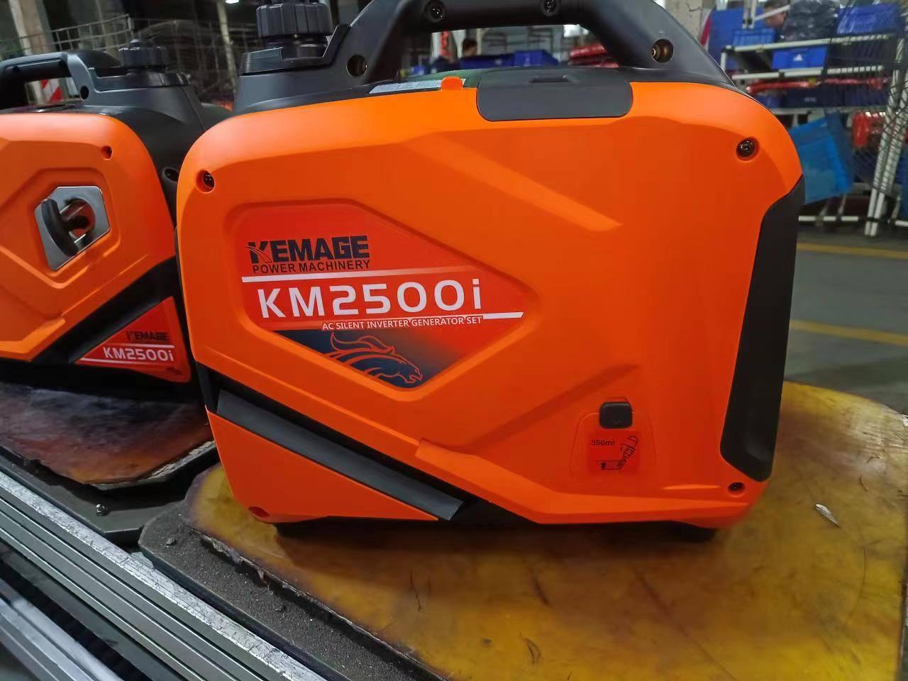 Генератор інверторний бензиновий KEMAGE KM2500i, однофазний, максимальною потужністю 2.2 кВт.
