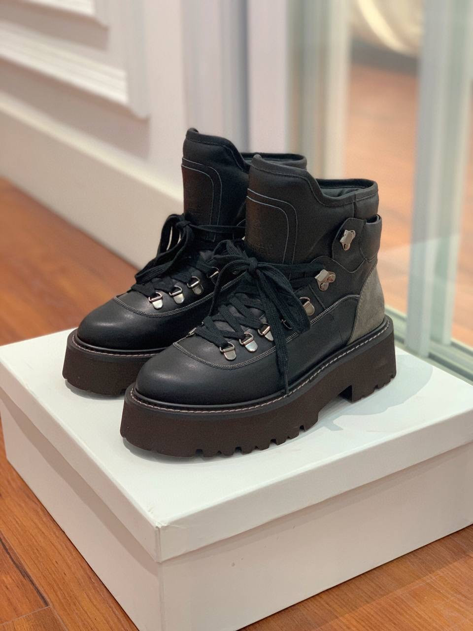 Шкіряні жіночі чобітки