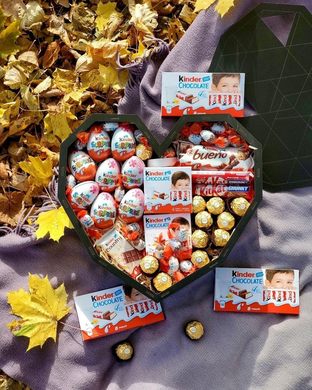 Подарунковий набір солодощів Kinder, KitKat, Ferrero, фото 1