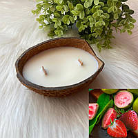 Соєва ароматична свічка в кокосі «Strawberry Guava»
