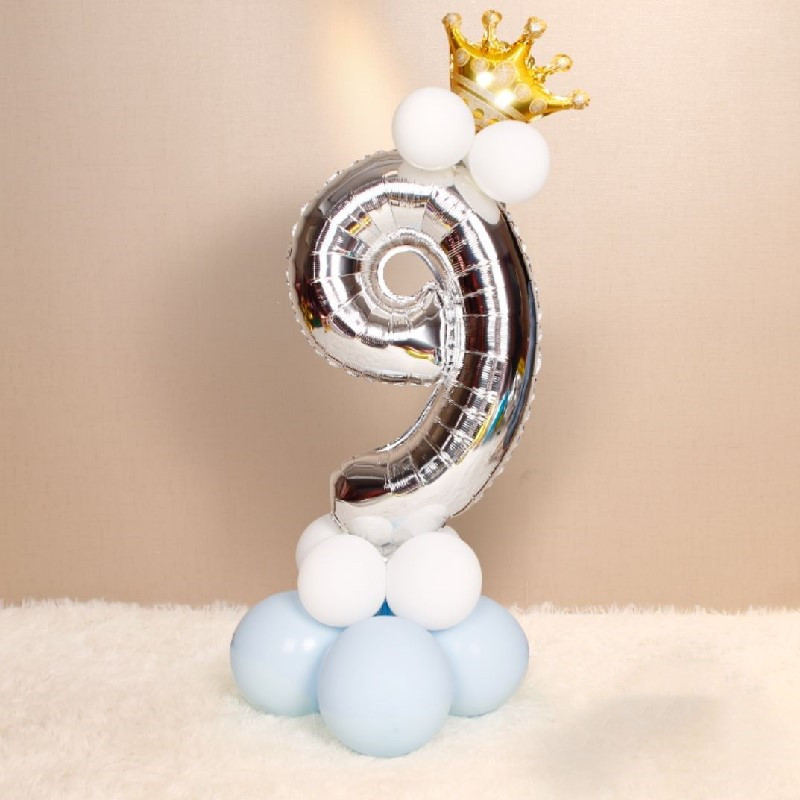 Цифра 9 на підставці з кульок | Ніжно-блакитний