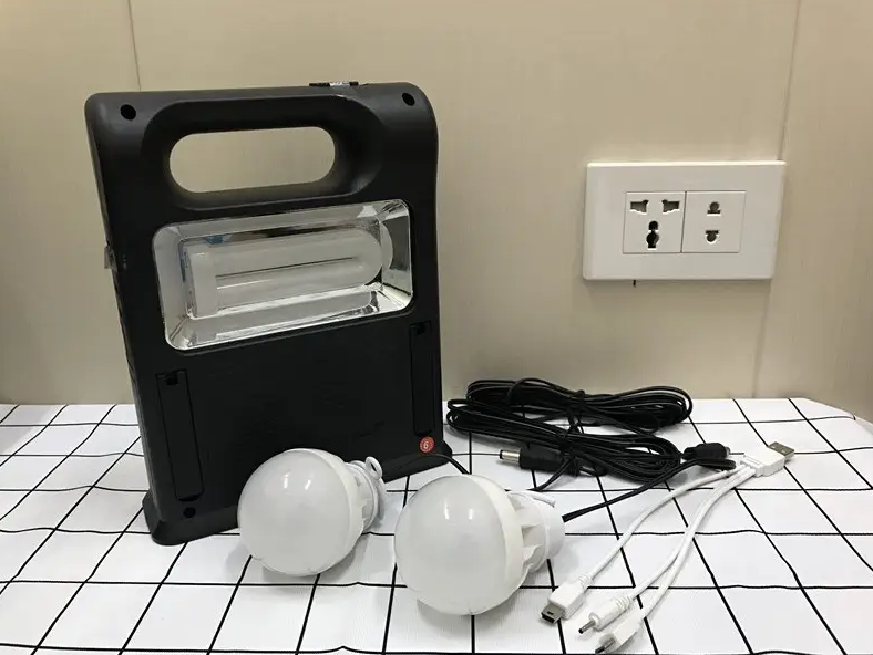 Ліхтар кемпінговий із функцією Power Bank і сонячною панеллю + 2 лампочки CL-12 / Потужний ліхтарик аварійний, фото 1