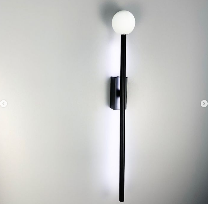 Мінімалістичне видовжене бра в чорному корпусі з білим матовим плафоном довжиною 60/80/100см, фото 1