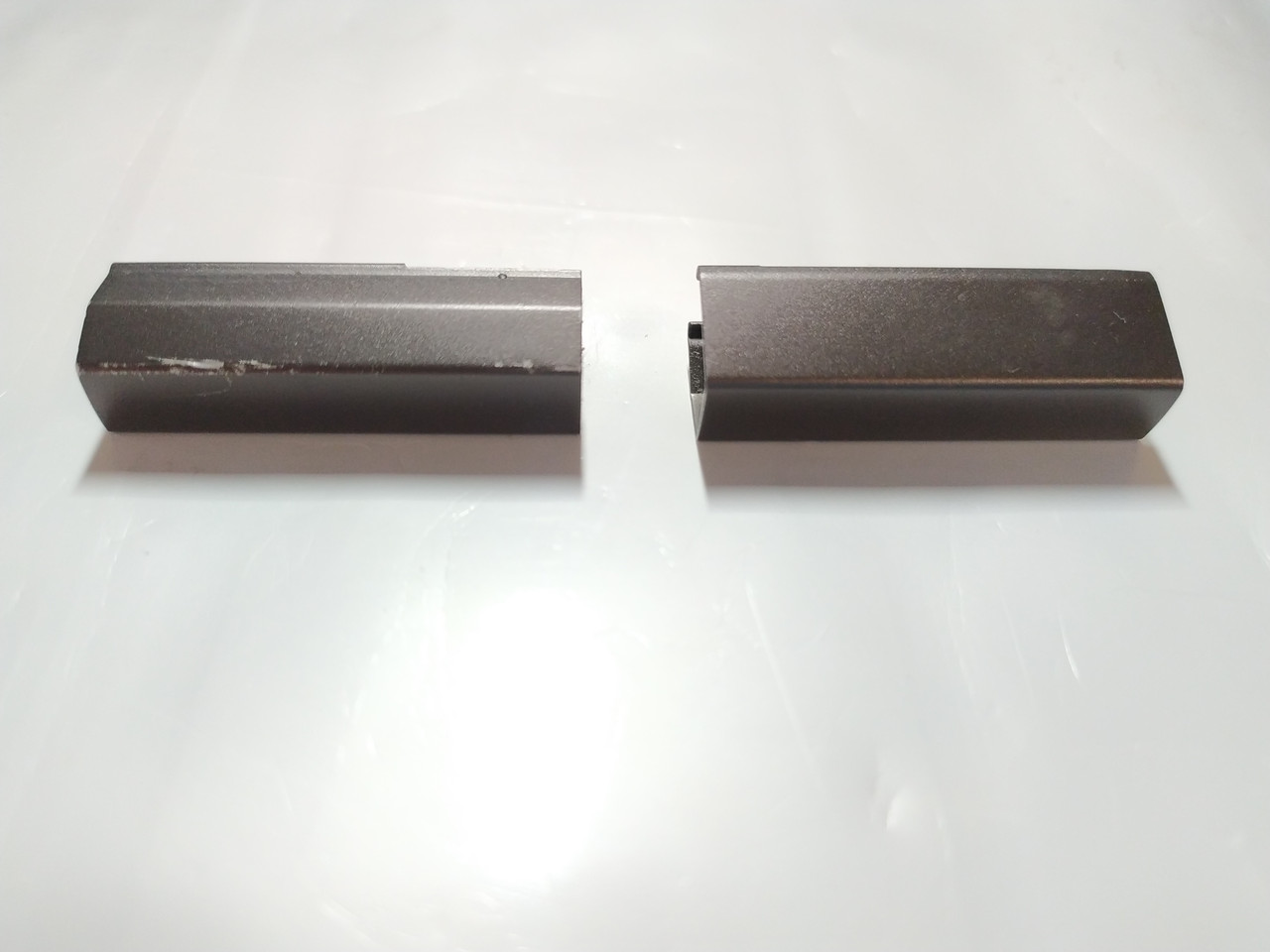 HP ProBook 6560b, 6570b Заглушки на петли бу