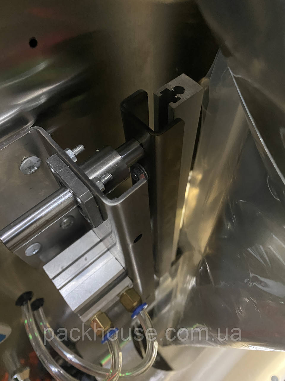 Пневматический фасовочно-упаковочный автомат PW2-Q1000 "подушка" (с весовым дозатором) - фото 4 - id-p1734215349