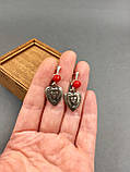 Срібні сережки з натуральним Коралом і підвісками Серце Ісуса з нейзильберу, фото 2