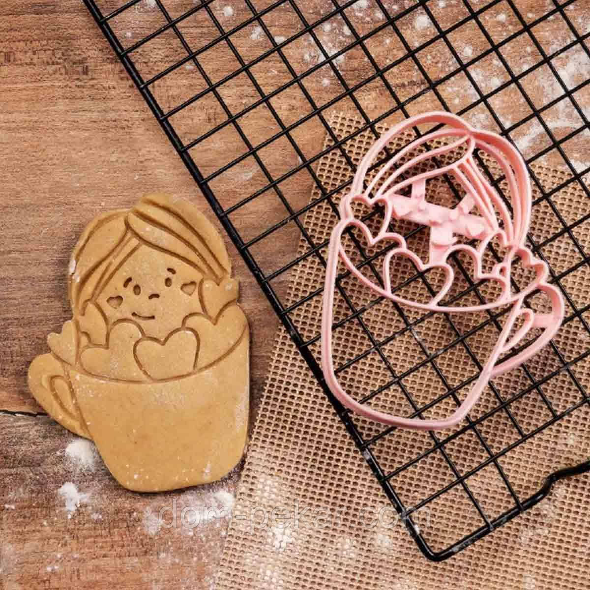 Вырубка для пряников Девочка в чашке с сердечками 11*8,3 см (3D) от ...