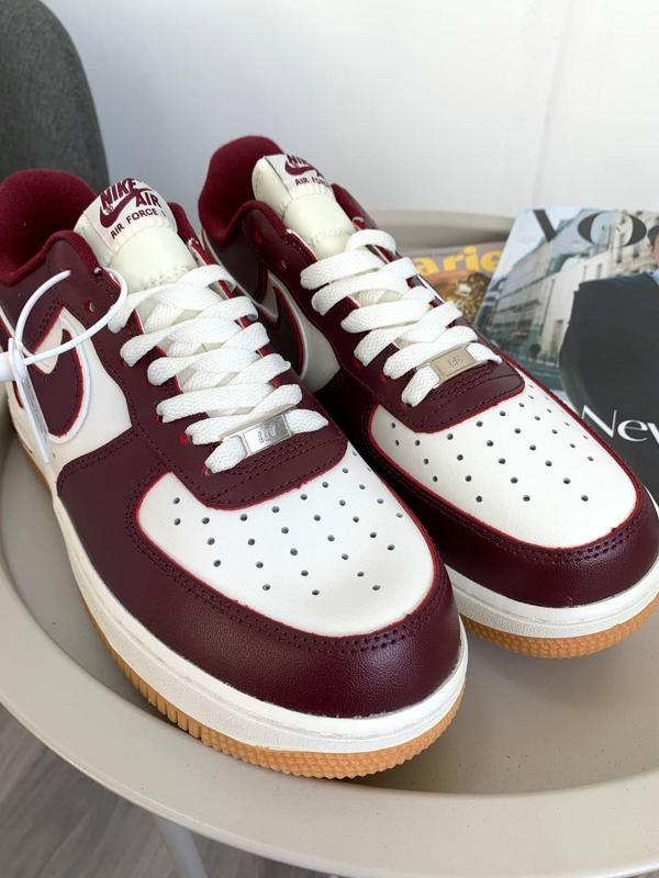 Nike air force 1 white cheap maroon