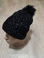 Женская шапка вязаная с помпоном черная