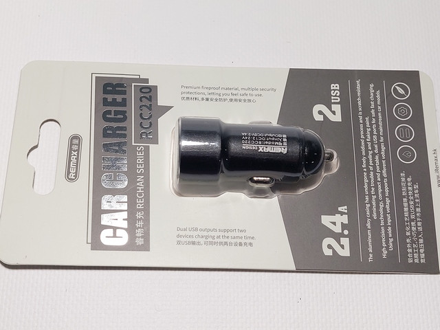 Зарядний пристрій автомобільний 2USB 2,4A (Remax) RCC220