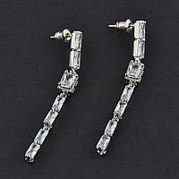 Сережки гвоздики металеві сріблясті з білими кришталевими стразами довжина 5,5 см ширина 6 мм