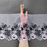 Ажурне мереживо вишивка на сітці: білого кольору сітка, чорна і рожева нитка, ширина 22 см, фото 2
