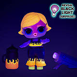 Лялька ЛОЛ L. O. L. Surprise Lights Glitter Doll with 8 Surprises Including Black Light Surprises USA оригінал, фото 4