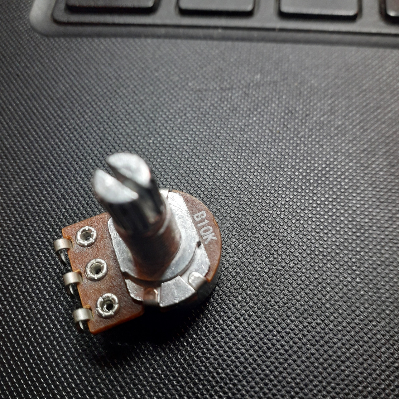 Потенціометри B10K для гітари електрогітари 18 мм потенціометр для активів резистор, фото 1