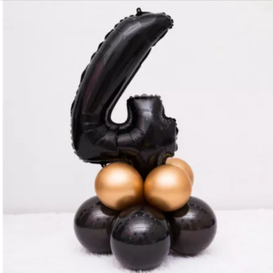 Цифра 4 на підставці з кульок | Чорно-золотий