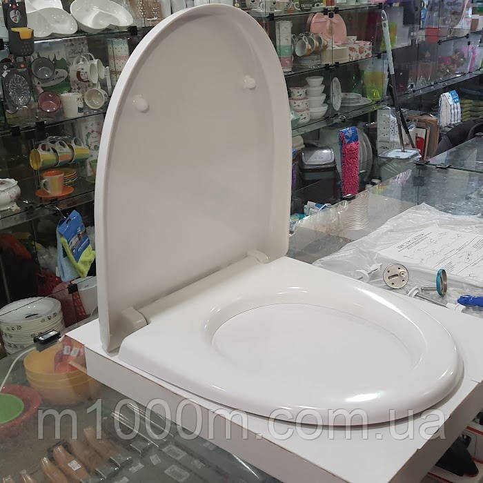 Кришка сидіння для унітазу ЛОТОС soft-close СД  (43,5*36,1см/ разболтовка 12-19 см)