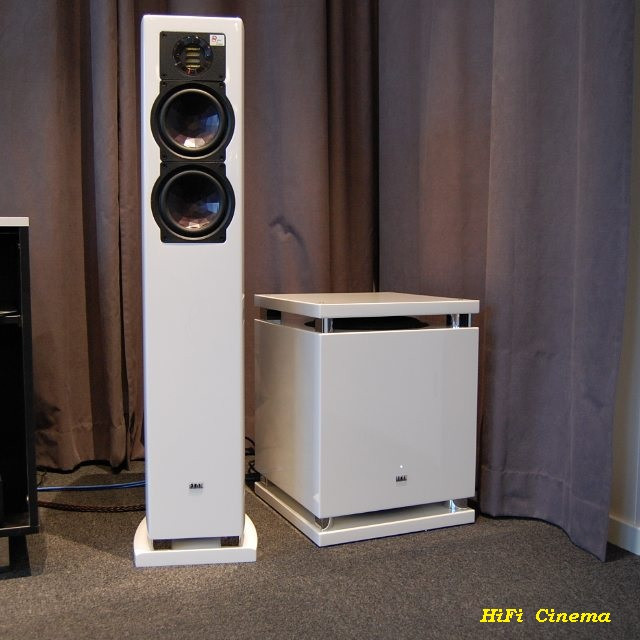 Активний сабвуфер ELAC SUB 2070 HiFi класу для домашнього кінотеатру