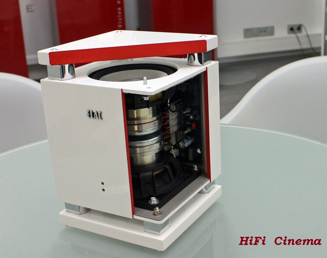 Активний сабвуфер ELAC SUB 2070 HiFi класу для домашнього кінотеатру