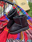 Жіночі зимові чоботи Ugg Mini Black Leather (чорні) низькі теплі уги з хутром UG070 top, фото 11