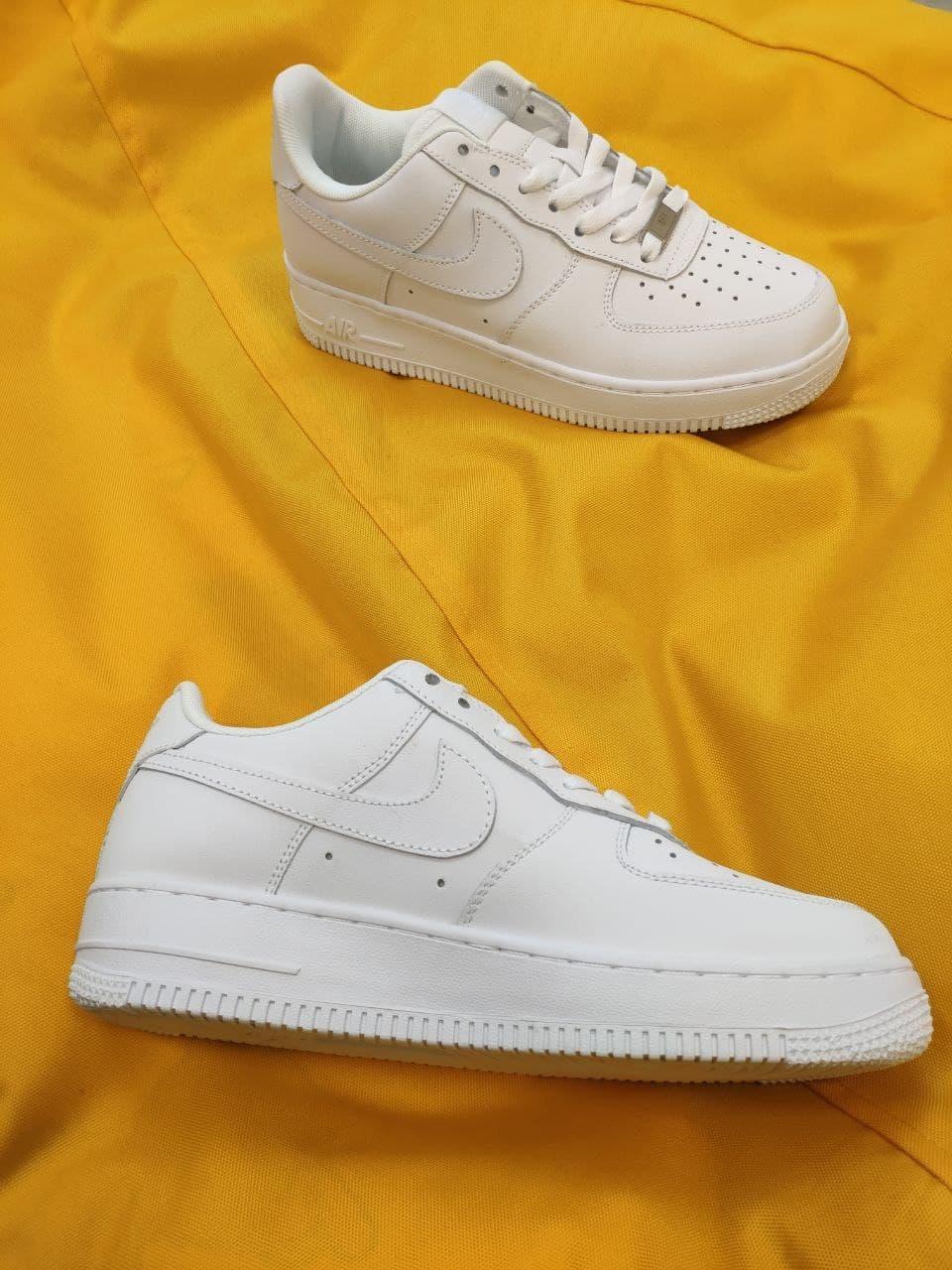 Чоловічі кросівки Nike Air Force (білі) низькі весняні молодіжні кроси на танкетці D260 Найк Аїр Форс top, фото 1