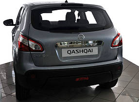 Nissan Qashqai 2010-2014 Хром планка над номером OmsaLine з кнопкою AUC Накладки на двері Ніссан Кашкай