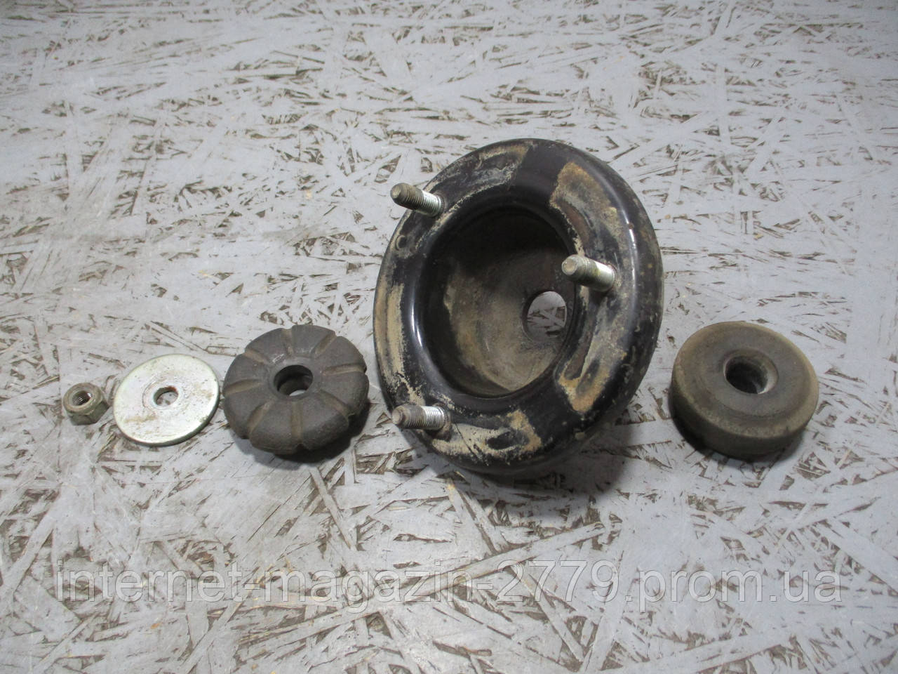 Опора переднього амортизатора у зборі з втулками MR448170, MR374547, MR374546 9996408 Pajero Wagon 4, фото 1
