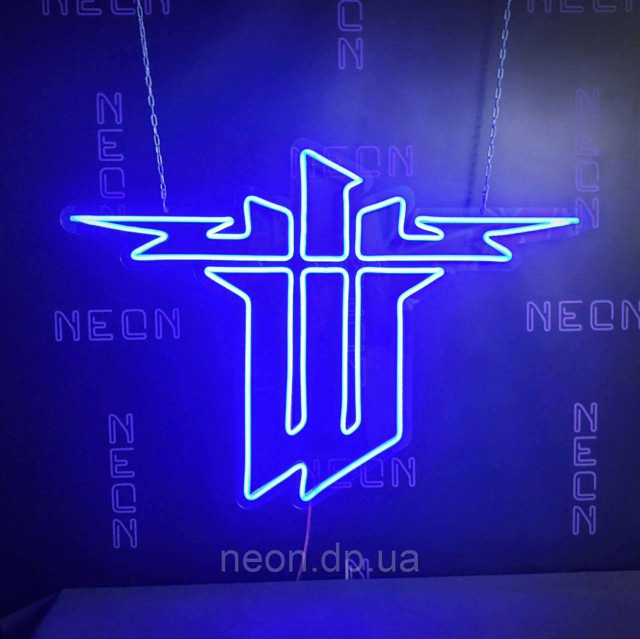 Неонова вивіска "Wolfenstein".
