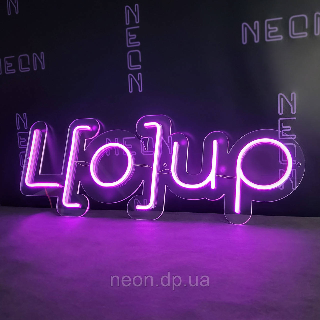 Неонова вивіска "Loup"