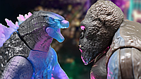 Фигурка Godzilla vs. Kong - Конг с боевыми ранами и топором и Годзилла с боевыми ранами и лучом MonsterVerse