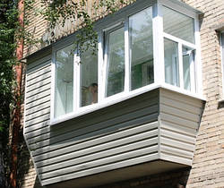 Варіанти скління балкона в хрущовці